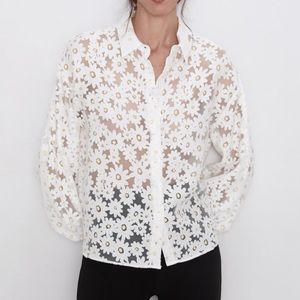 Sheer Zara daisy print shirt - size XS (fits loosely)